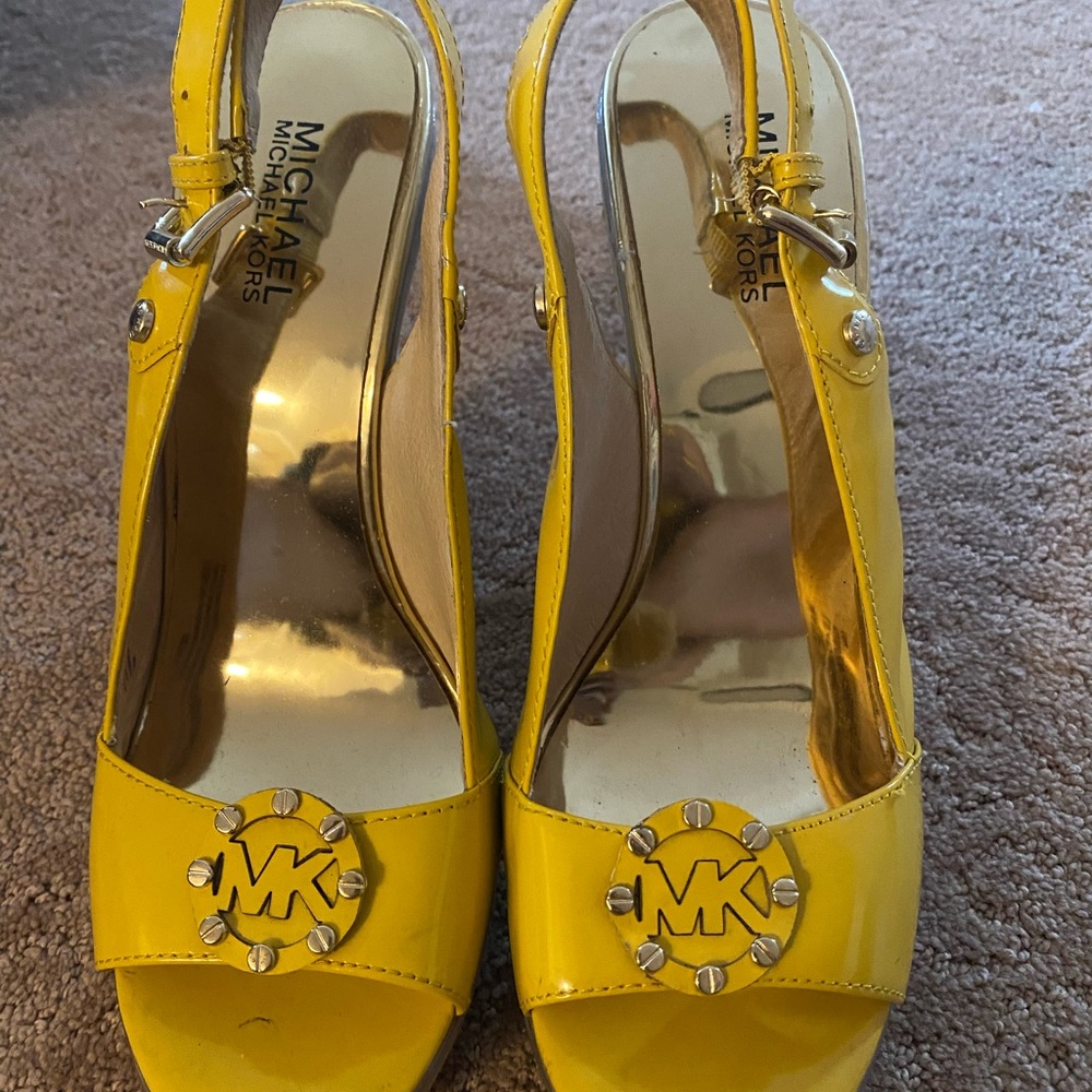 MK sandals perfect for summer